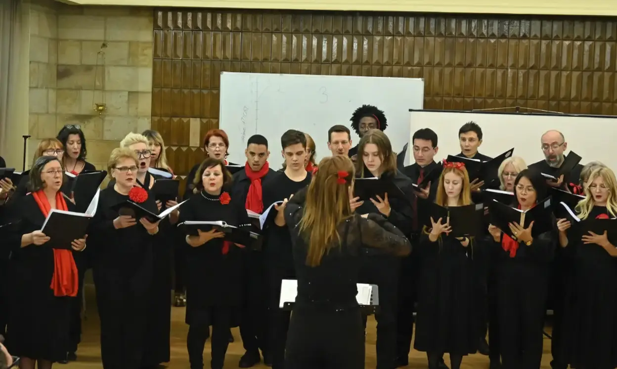 Internacionalni beogradski pevači održali su humanitarni koncert u Kragujevcu